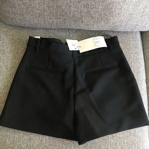 NEW Zara shorts that looks like a skirt from front